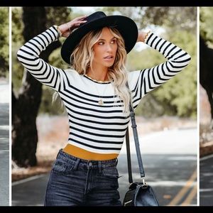 NWT VICI Tea n Rose Ambrose scalloped knit top